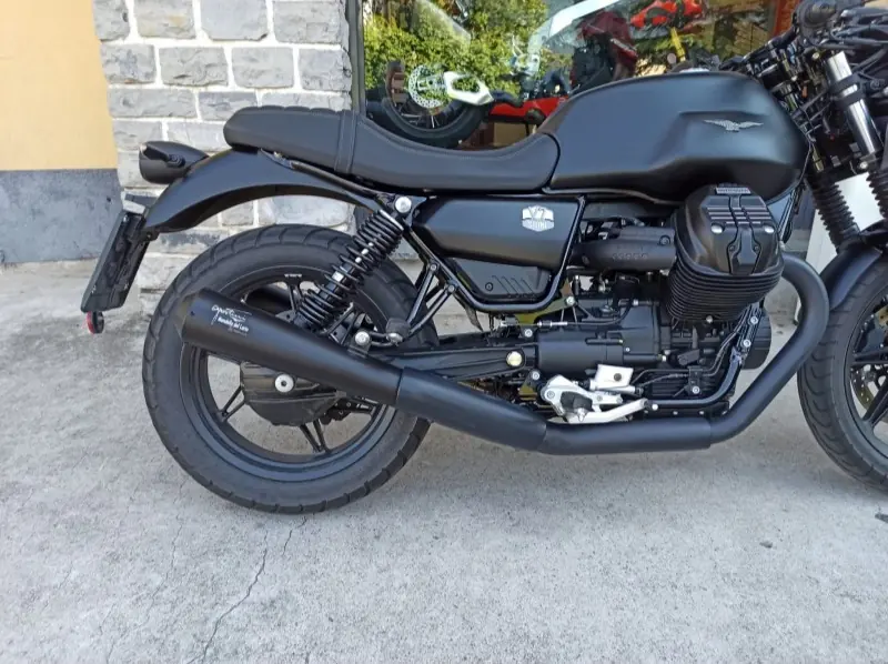 Agostini AMV7850SPVNE5 schwarz pulverbeschichtet für Moto Guzzi V7 850 Euro 5