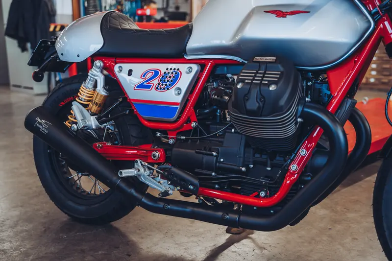 Moto Guzzi V7 im Racing-Look